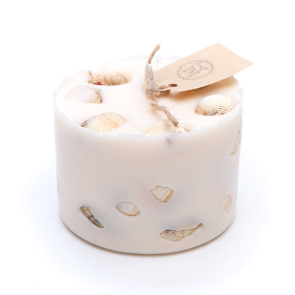 CANDLES WITH SEA SHELLS